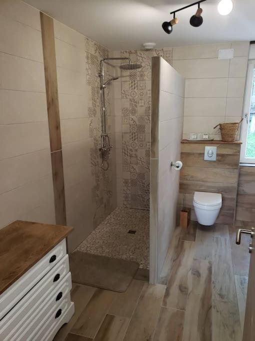 Апартаменты Le Bord De Sarre Meuble 3 Etoiles Саргемин Экстерьер фото